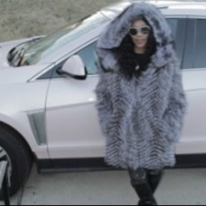 Meet your Posher, Crystal